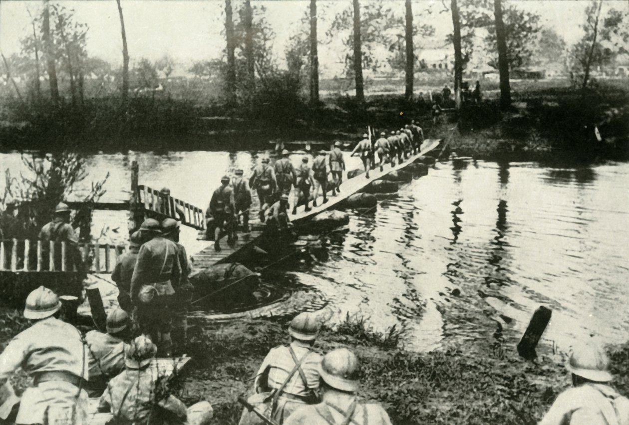 Troupes françaises traversant une rivière, 1919 - Unbekannt