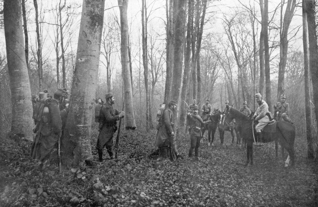 Patrouilles françaises dans la forêt d