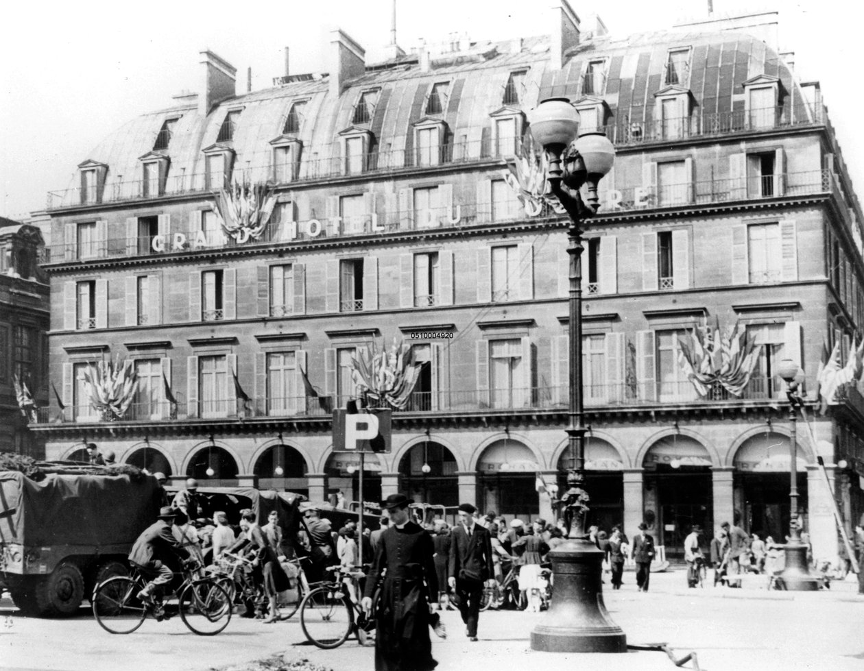 Les troupes françaises du général Leclerc dans le centre de Paris, août 1944 - Unbekannt