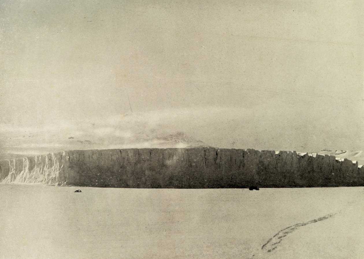 Glacier au sud du cap Barne, avec un véhicule motorisé sur la glace de mer, vers 1908 - Unbekannt