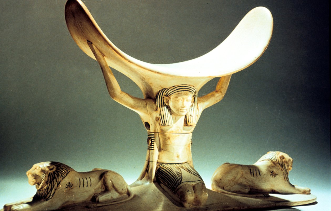 Appuie-tête en ivoire soutenu par une figure, Égyptien ancien, 18ème dynastie, vers 1325 av. J.-C. - Unbekannt