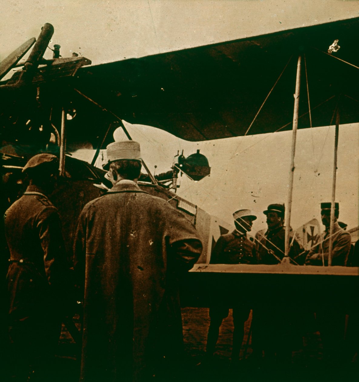 Mitrailleuse montée sur un biplan, échappement vers le haut, vers 1914-1918 - Unbekannt