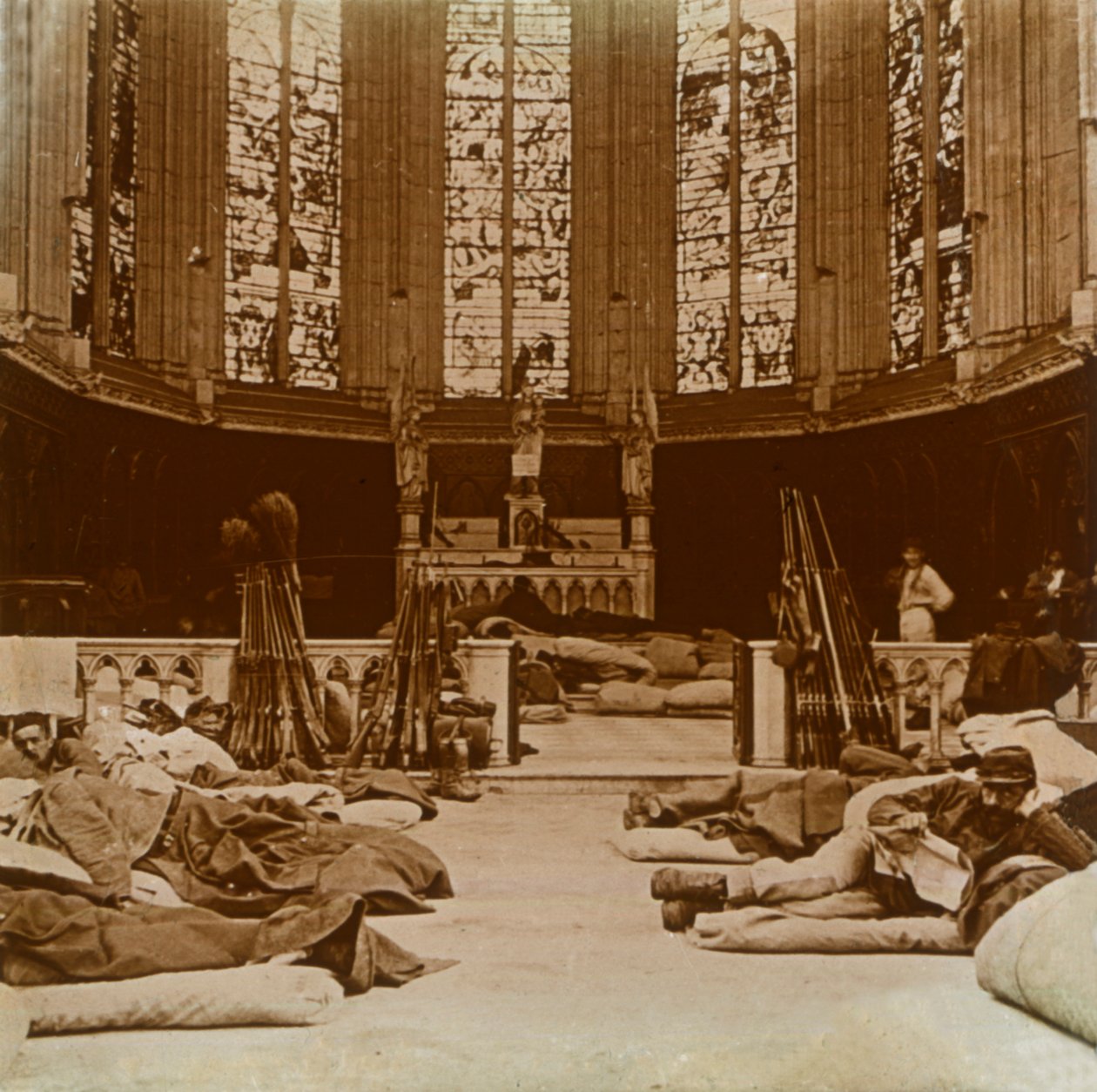 Caserne de fortune dans une église, Marne, nord de la France, 1914 - Unbekannt