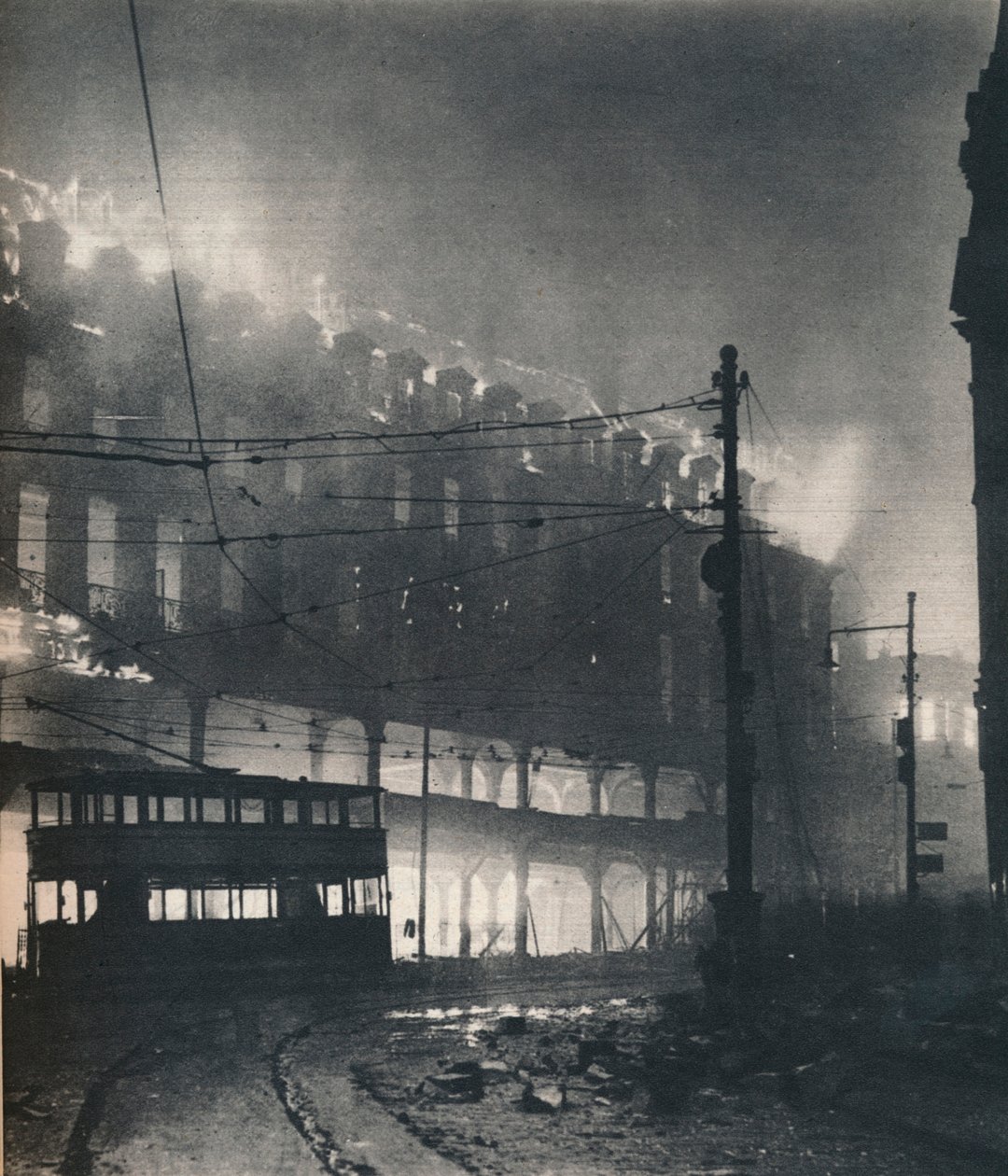 Neuf heures de bombardement. Quand ce fut le tour de Sheffield, c