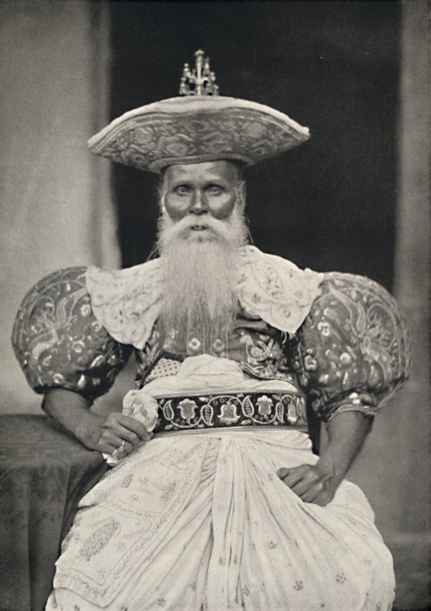 Ortsvorstand à Kandy en costume ancien cinghalais, 1926 - Unbekannt