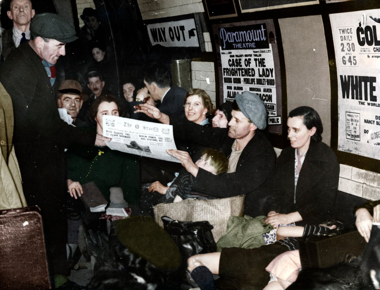 Vendeur de journaux dans le métro, Londres, vers 1940 - Unbekannt
