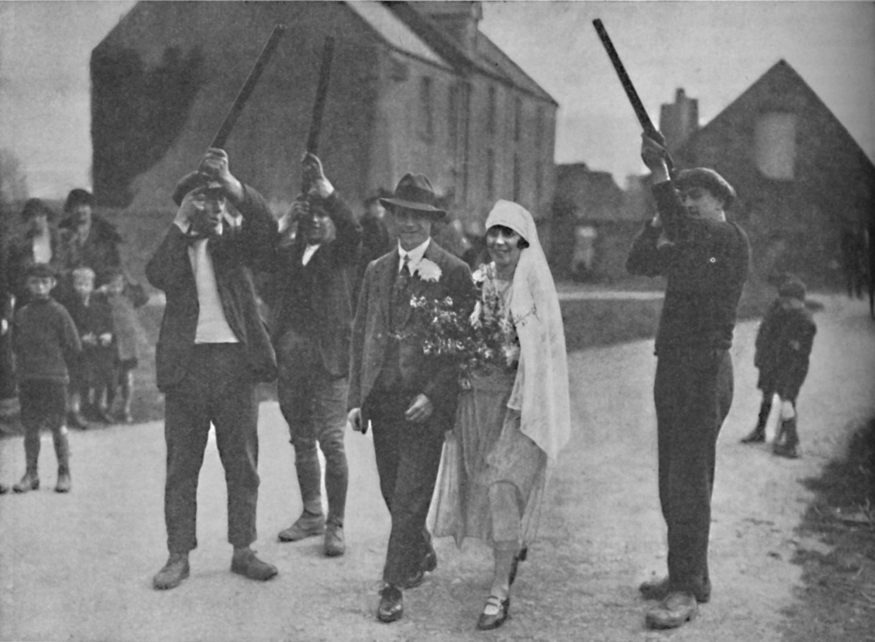 Superstitions païennes pittoresques qui survivent encore à Holy Island, vers 1935 - Unbekannt