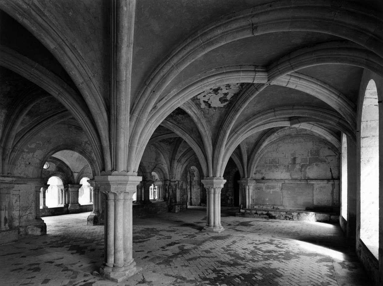 Architecture romane : vue de la salle capitulaire de l