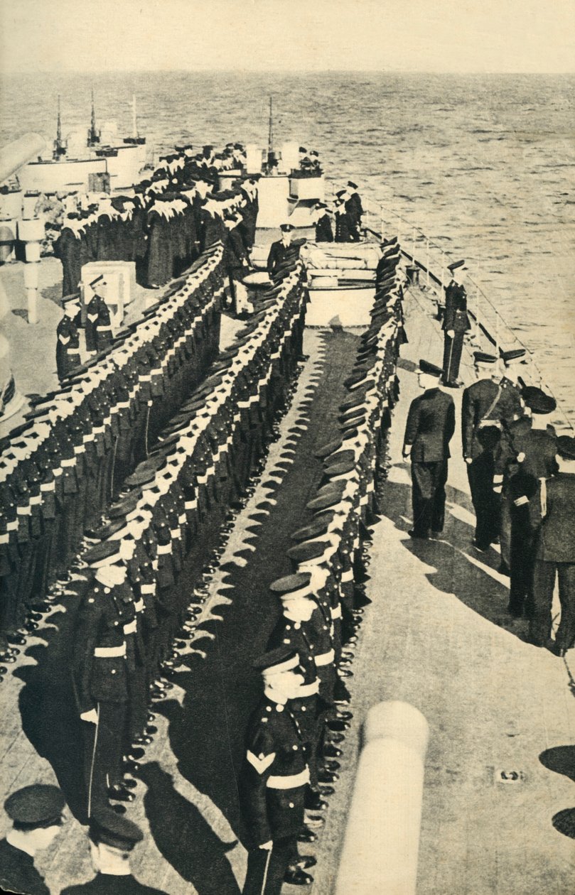 Marines royaux alignés en parade à bord d