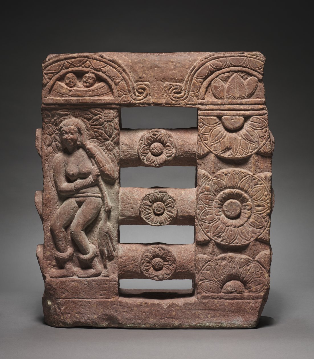 Section de balustrade monolithique avec baigneur et médaillons de lotus, vers 150-250 - Unbekannt