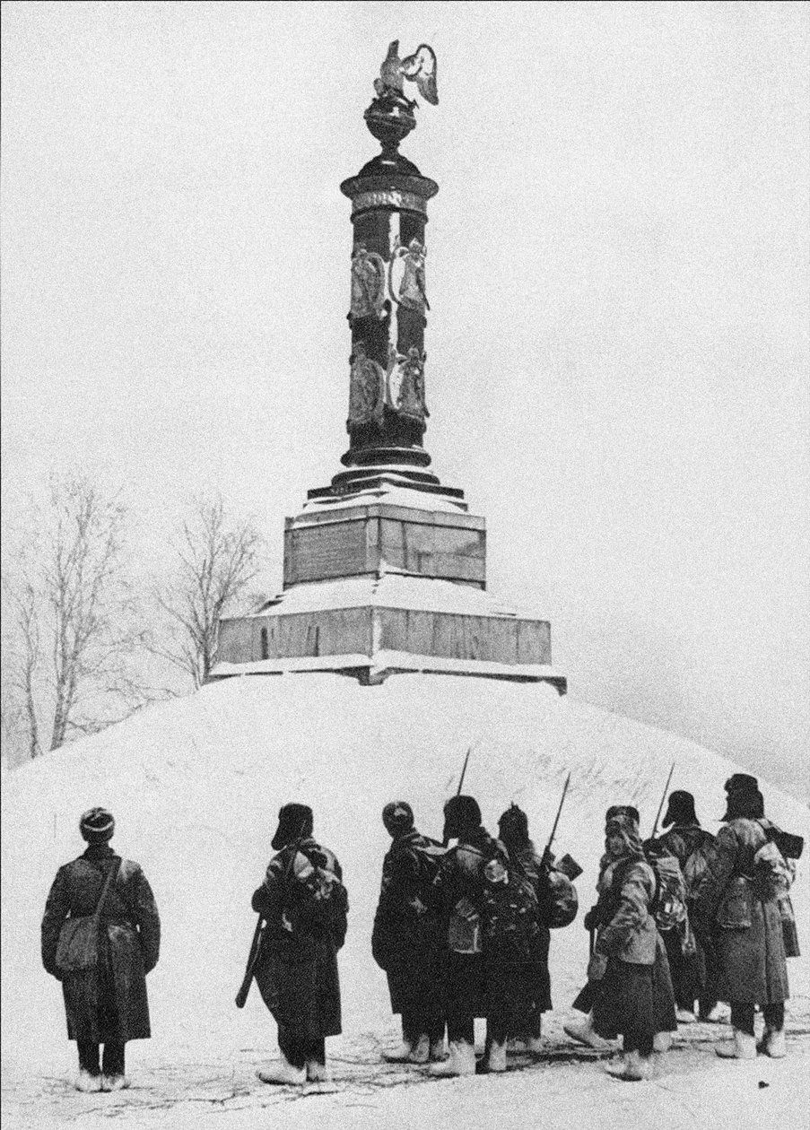Soldats soviétiques au monument aux héros de la guerre de 1812 dans le village de Tarutino Kaluga - Unbekannt
