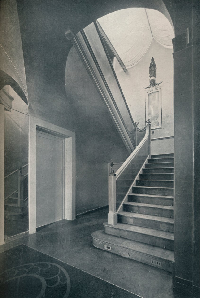 Escalier et hall de Finella par l