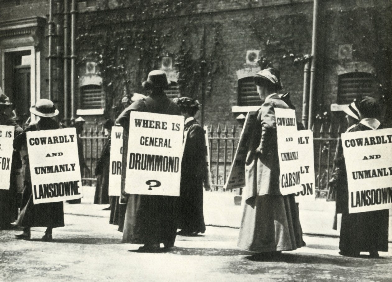 Les suffragettes manifestent devant une prison, Londres, 1914 - Unbekannt
