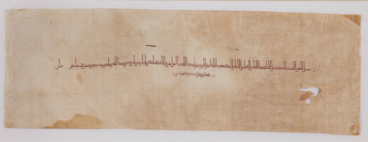 Fragment de textile avec bande tiraz en écriture coufique, 900-901 - Unbekannt