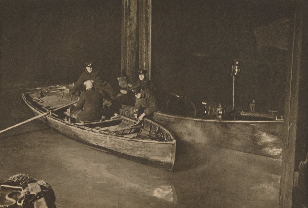 Police de la Tamise en patrouille de nuit qui protège la sécurité du fleuve, vers 1935 - Unbekannt