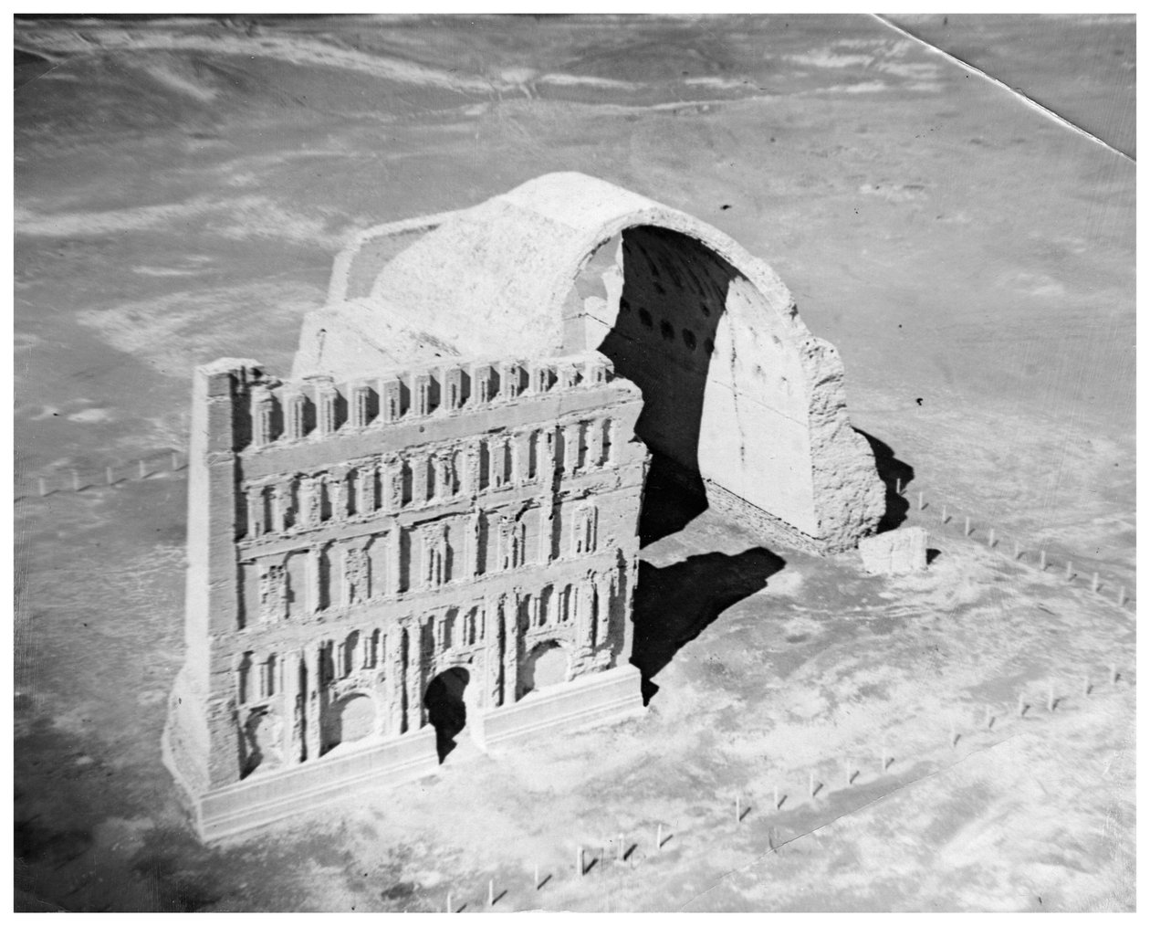 Le Taq-i Kisra vu du ciel, Ctésiphon, Irak, 1926 - Unbekannt