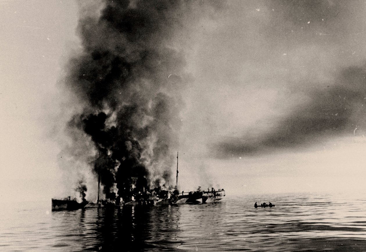 Le naufrage du brise-glace Alexander Sibiryakov par le croiseur allemand Admiral Scheer le 25 août 1942 - Unbekannt