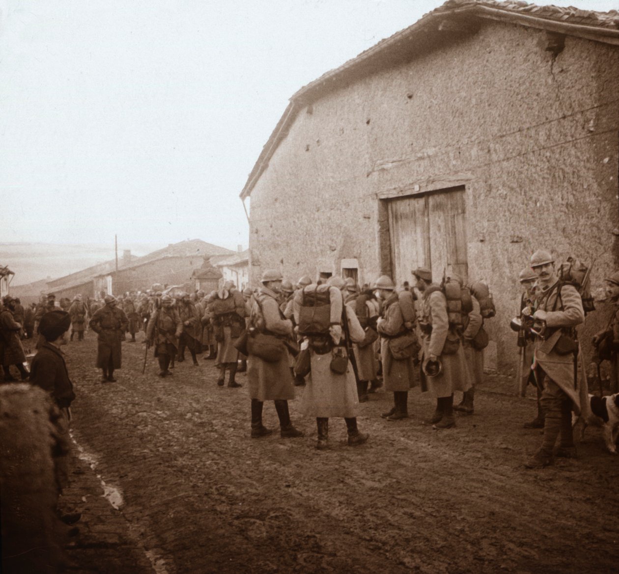 Troupes avec sacs à dos, Somme, nord de la France, vers 1914-1918 - Unbekannt