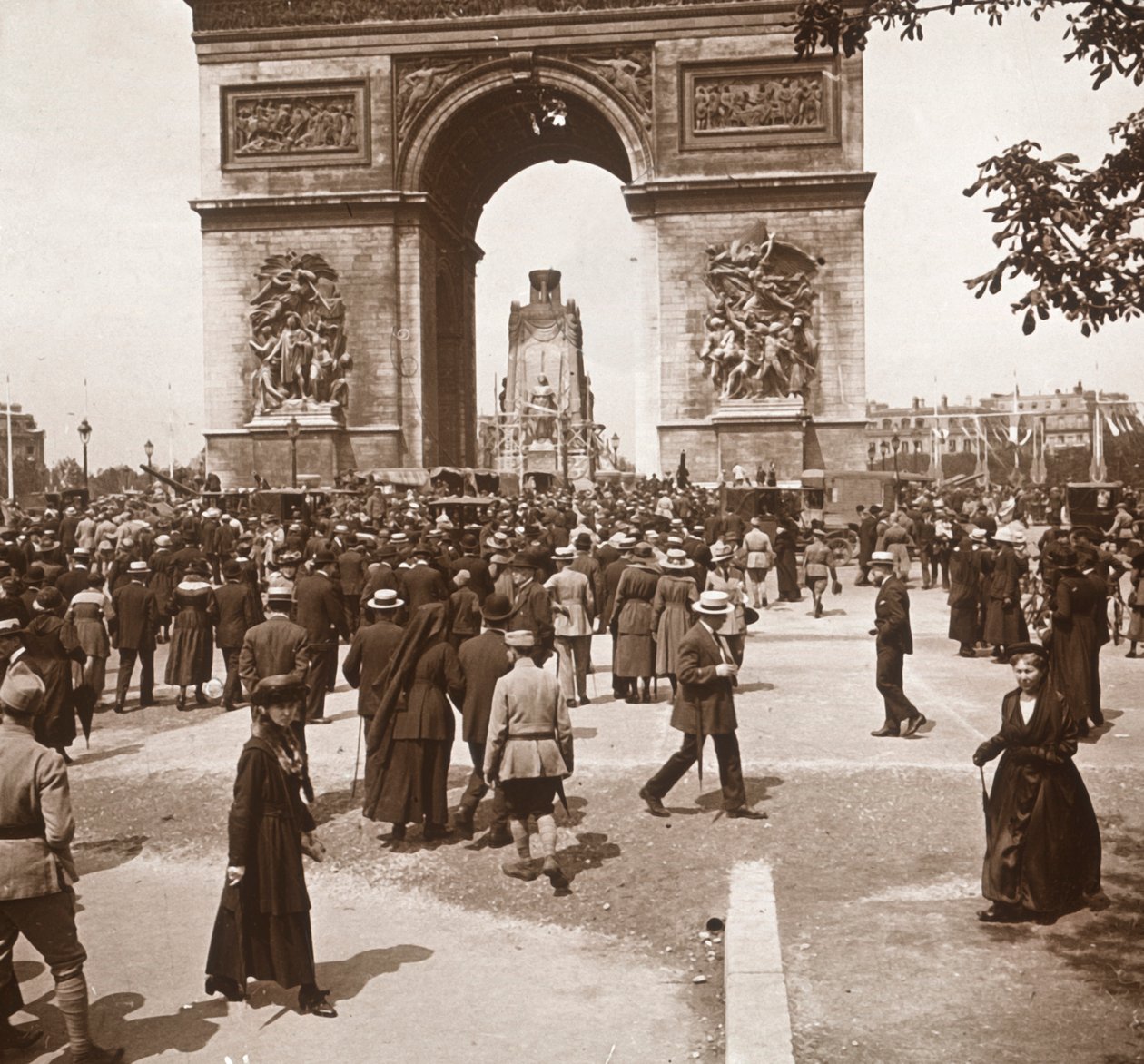 Célébration de la victoire, civils à l