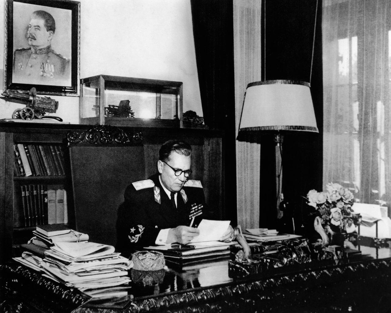 Le leader yougoslave Maréchal Josip Broz Tito dans son bureau, Belgrade, Yougoslavie, vers 1946-1947 - Unbekannt