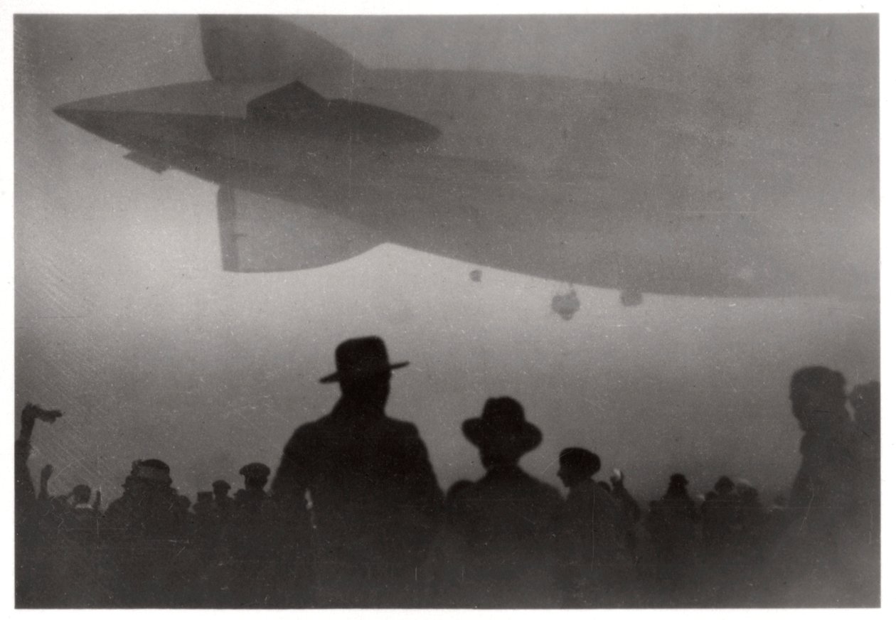 Zeppelin LZ 126 montant dans le brouillard - Unbekannt