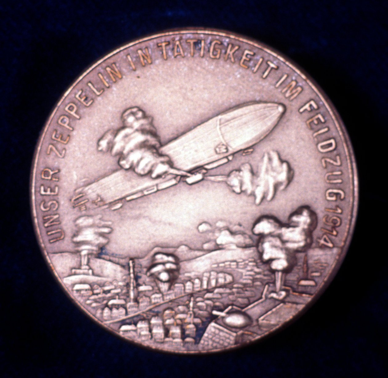 Dirigeable Zeppelin en action pendant la Première Guerre mondiale - Unbekannt