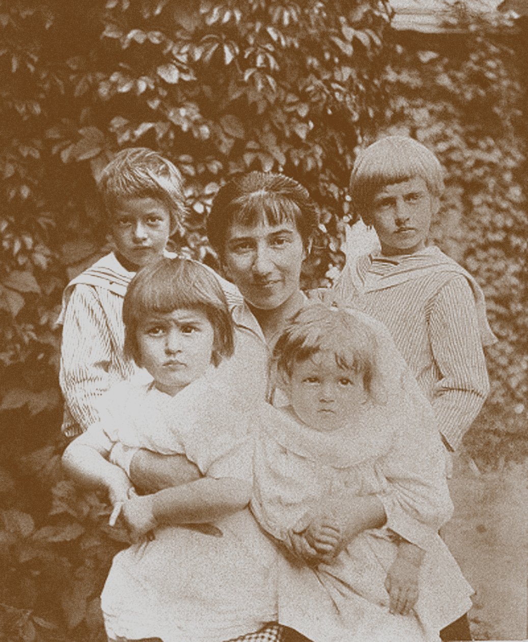 Zinaida Serebriakova avec ses enfants, années 1920 - Unbekannt