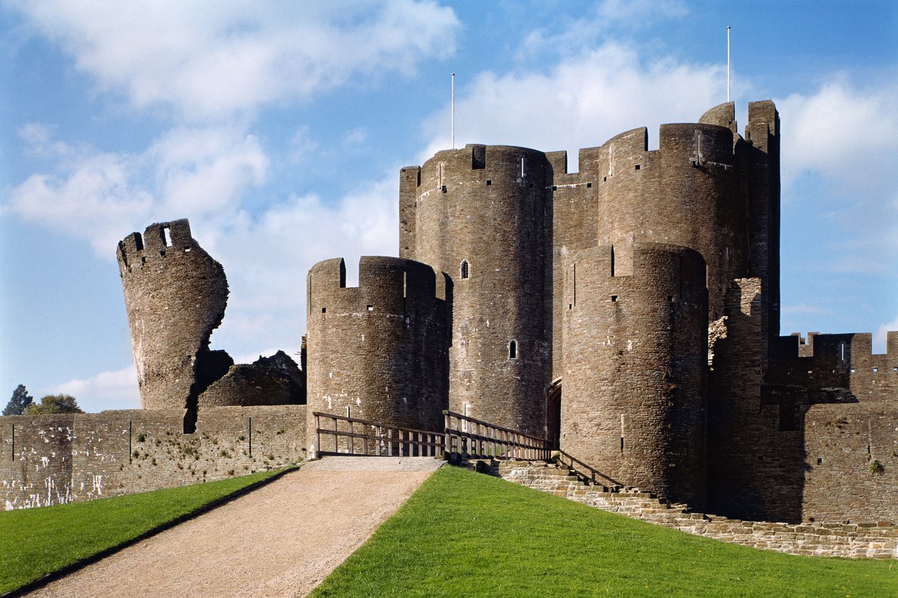 Château de Caerphilly, vue extérieure montrant le pont et la Tour Penchée, École anglaise (13ème siècle), achevé en 1277, Glamorgan, Pays de Galles - Unbekannt Unbekannt