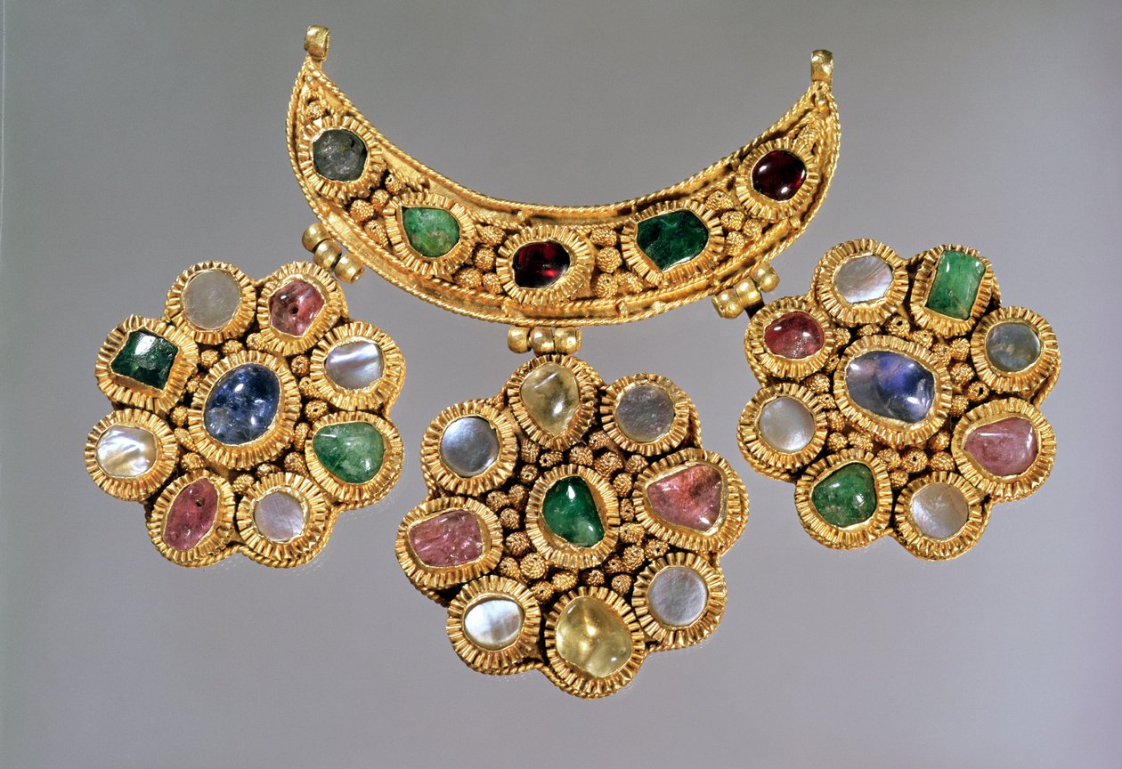 Collier en forme de croissant avec pendentifs sertis de pierres semi-précieuses, Moscou, fin du 14e ou début du 15e siècle - Unbekannt Unbekannt