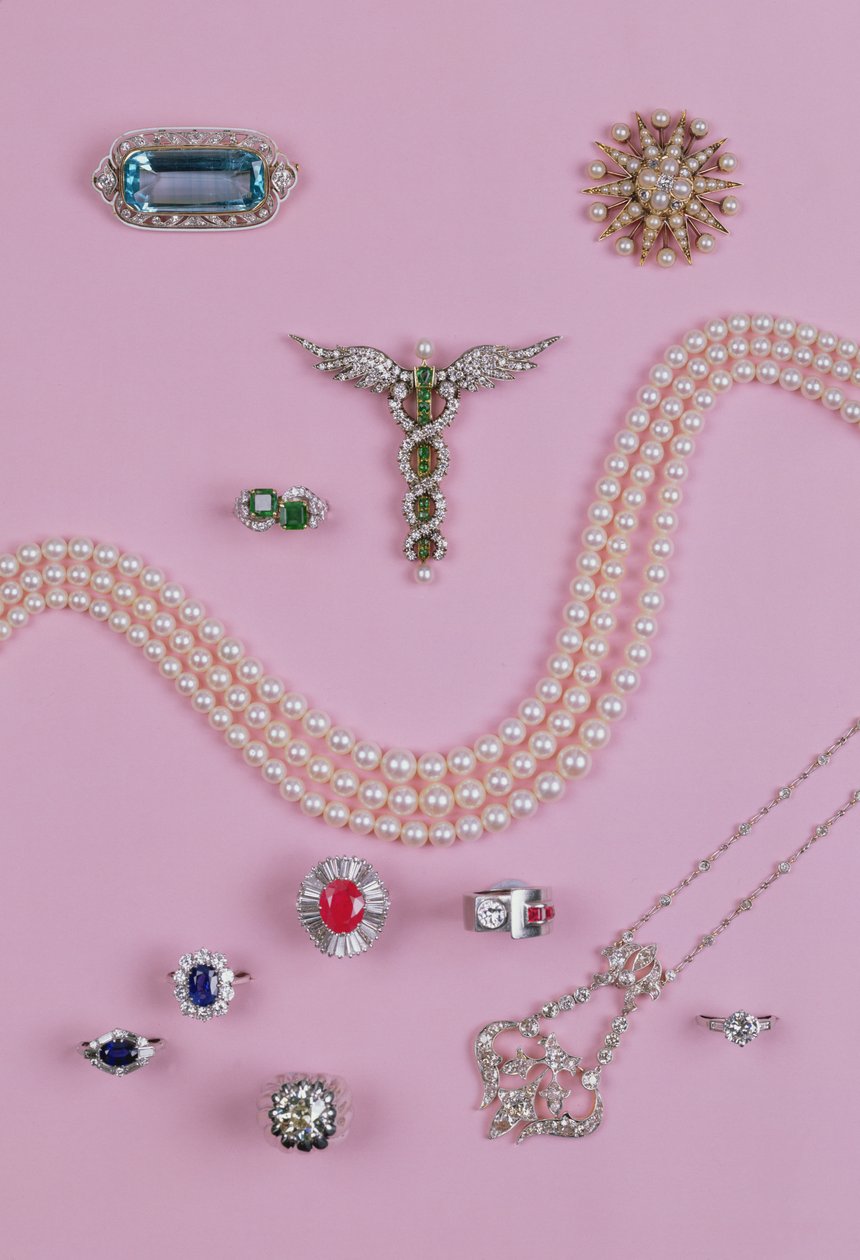 Sélection de bijoux victoriens et édouardiens : broche en aigue-marine, broche étoile à dix branches, pendentif en diamant et platine, bagues en saphir, rubis et émeraude - Unbekannt Unbekannt