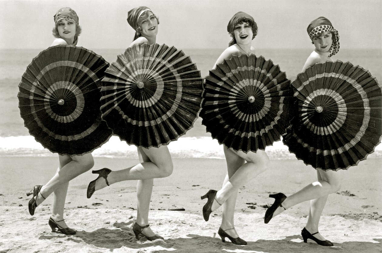 Beautés se baignant avec des parasols, vers 1928 - Unbekannt Unbekannt
