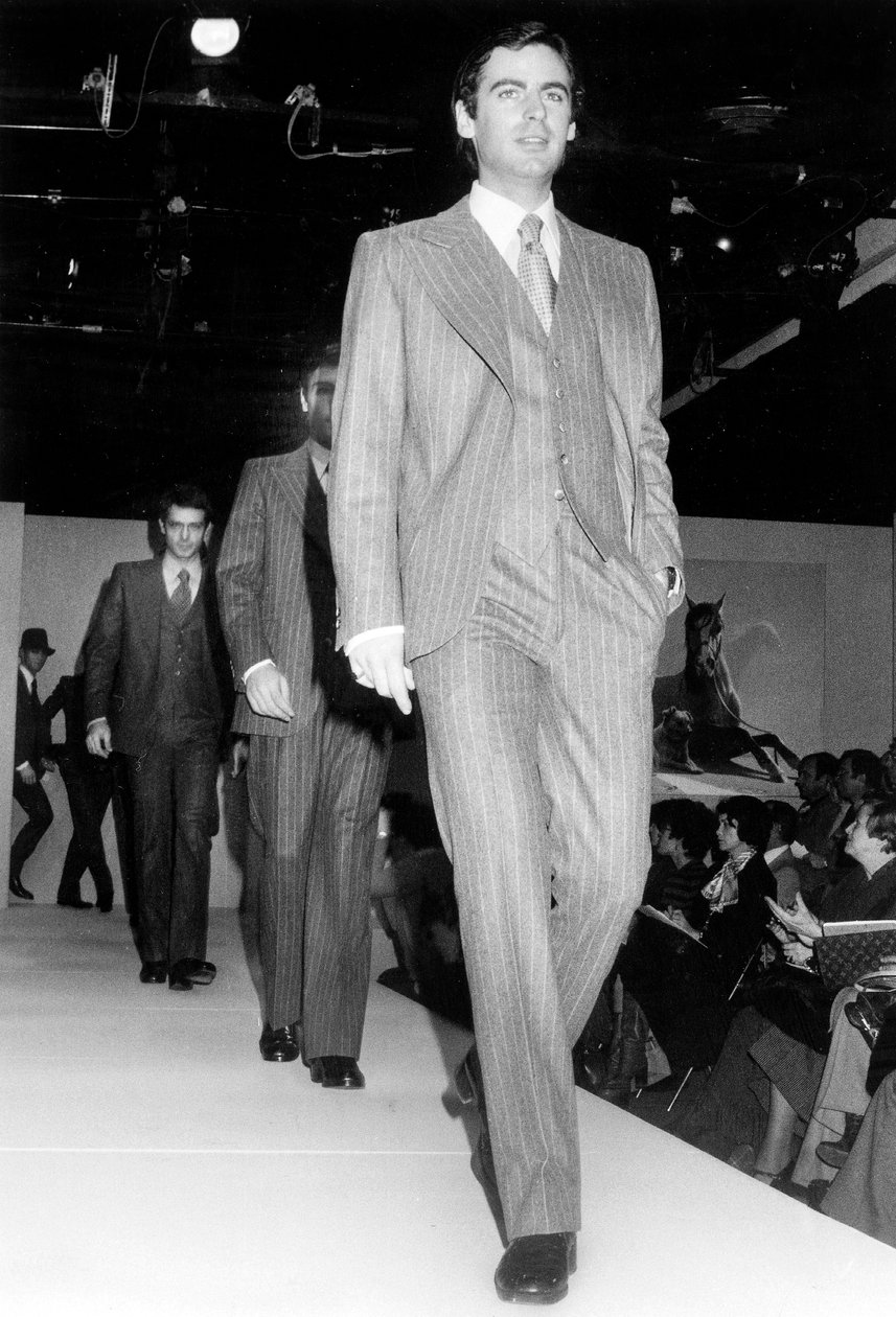 Défilé de mode masculine pour la collection printemps-été 1973-1974 de Pierre Cardin, 7 février 1977 - Unbekannt Unbekannt