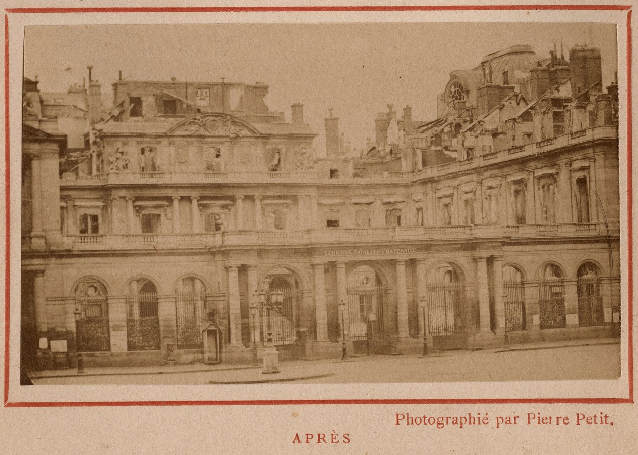 Commune de Paris (1871) : vue du Palais-Royal après l