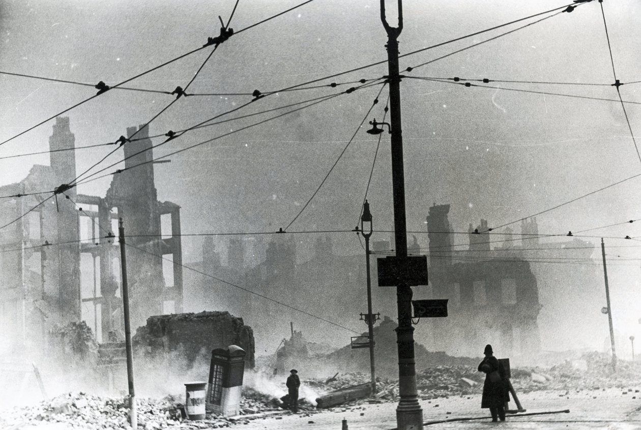 Place Derby à Liverpool après un raid de bombardement allemand - Unbekannt
