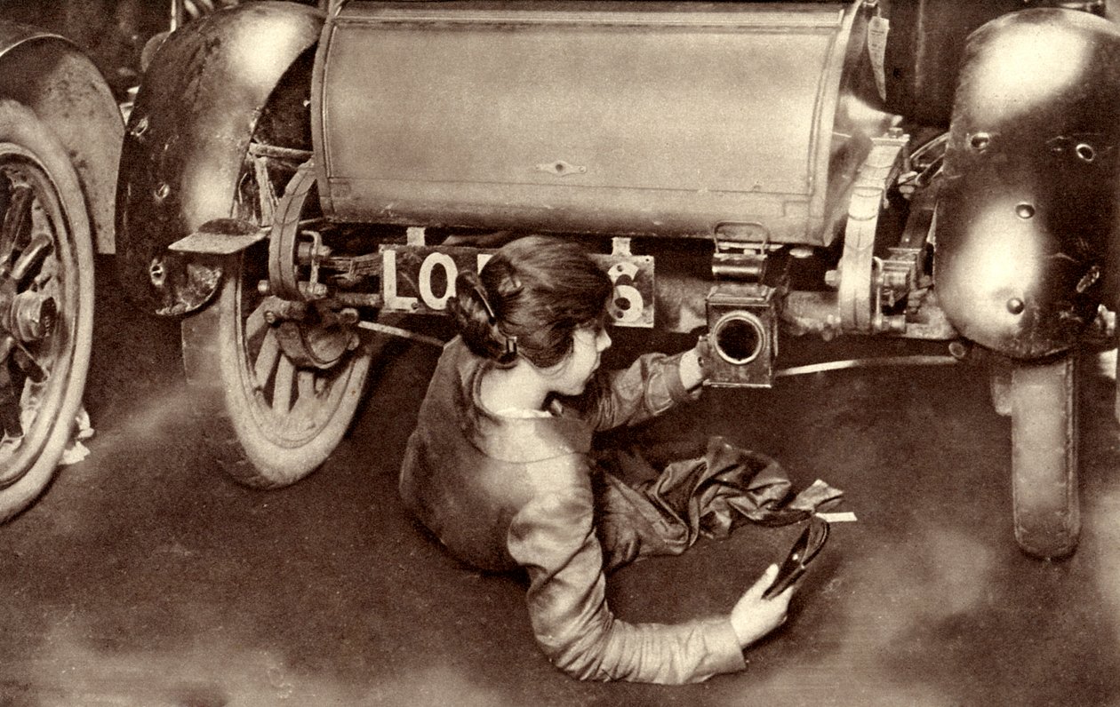 Mécanicienne pendant la Première Guerre mondiale - Unbekannter Künstler