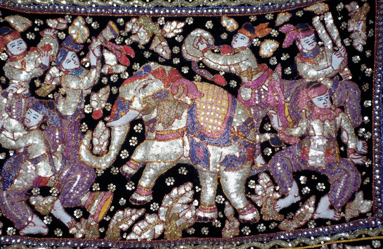 Tissu brodé à la main représentant des chevaliers, des dames et des éléphants, Ratchaburi, Thaïlande - William M. Timlin
