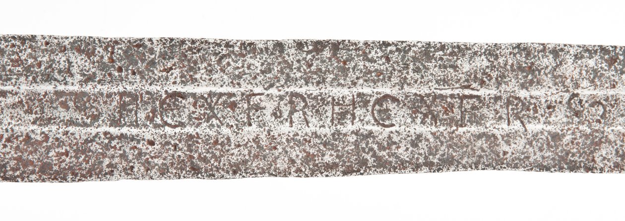 Épée médiévale tardive, avec une lame viking antérieure et portant les armes de la famille De Bohun, comtes de Hereford et d