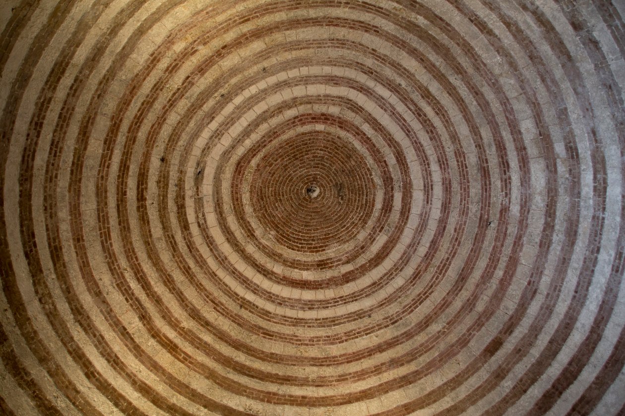 Rotonde de Montesiepi, coupole, San Galgano, Toscane, Italie - Benjamin Baud