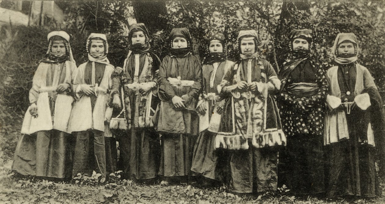 Femmes ossètes en costume traditionnel, groupe minoritaire en Union soviétique - Benjamin Baud