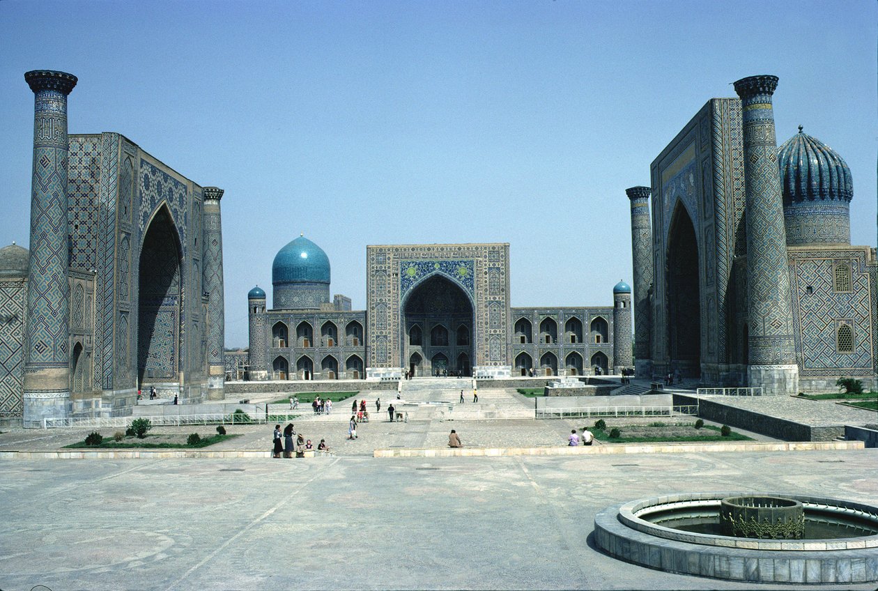 Registan, avec les trois collèges religieux musulmans (madrasahs) - Unbekannt
