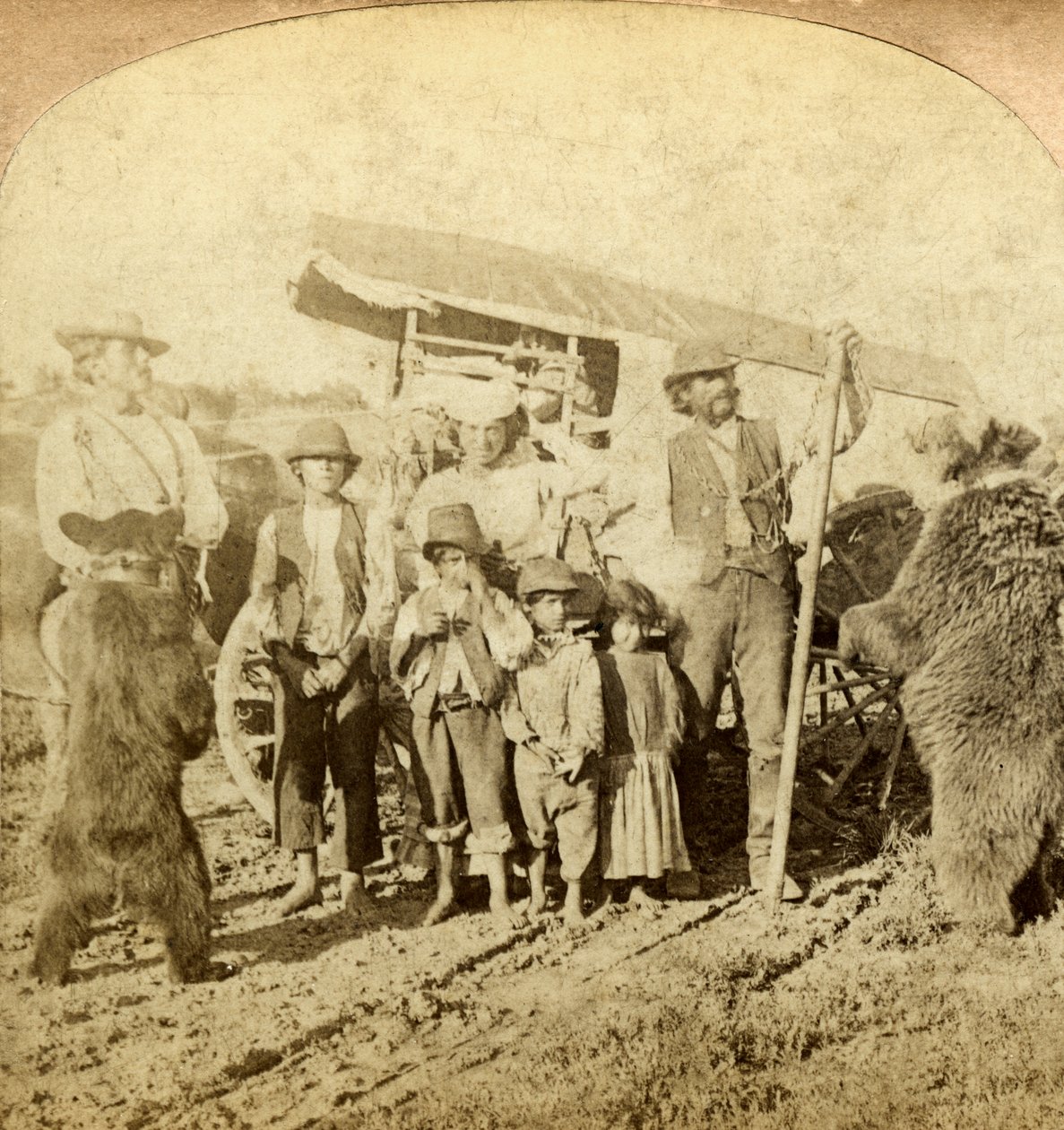 Gitans et ours dansants sur la route - Underwood and Underwood