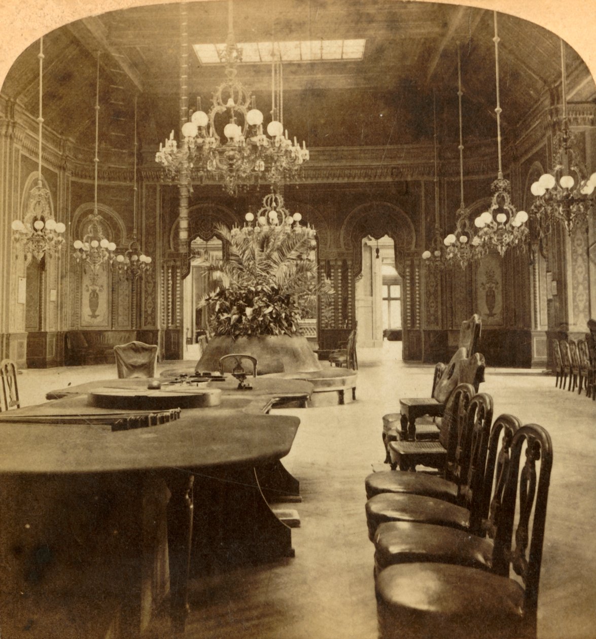 Le célèbre Salon de la Roulette, Casino, Monte Carlo, Monaco, 1897 - Underwood and Underwood