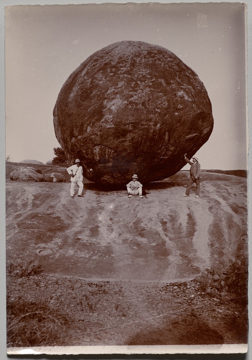 La Boule de Beurre de Krishna, Mahabalipuram - Unidentified Photographer