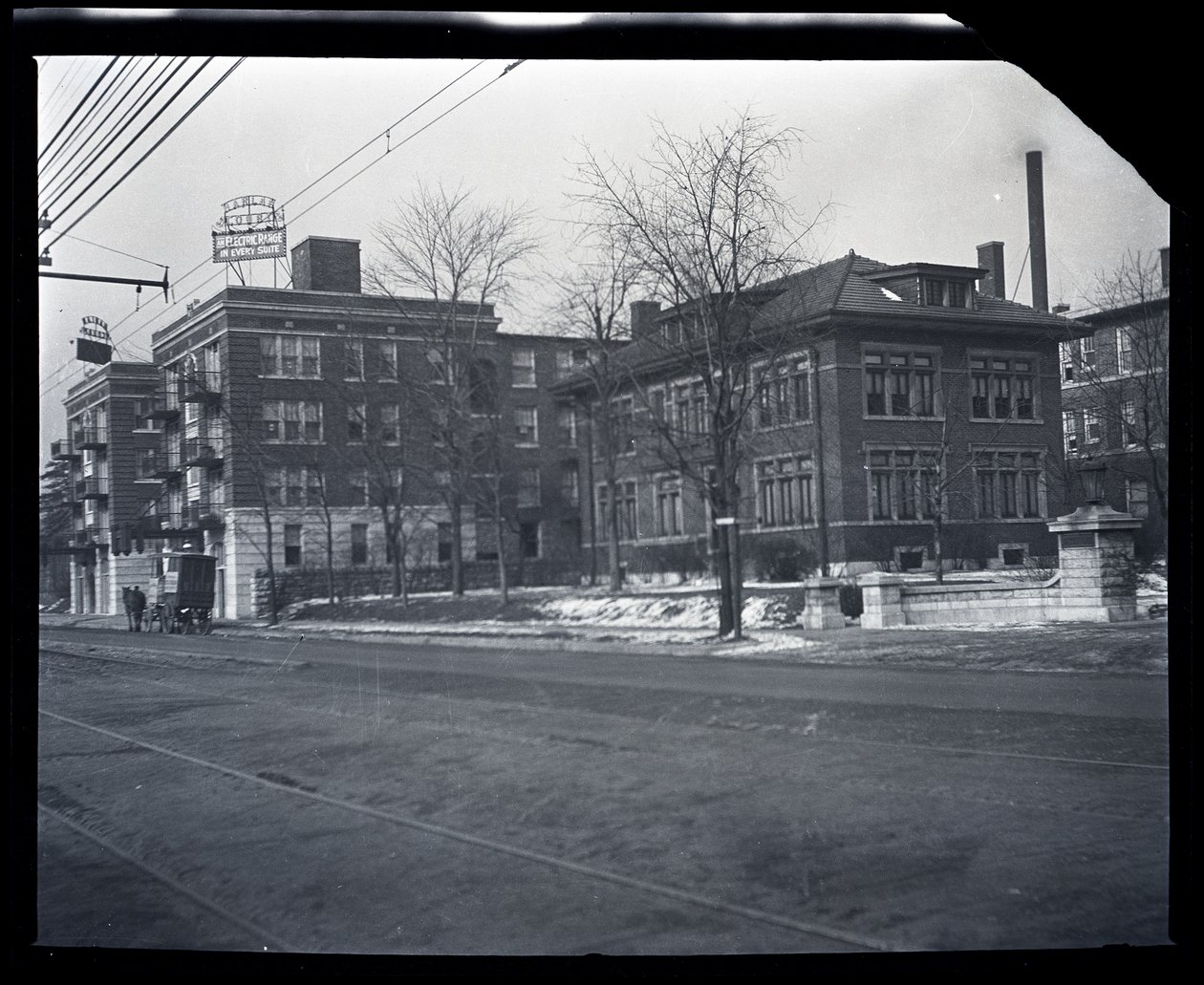 Appartements Harlan Court et une maison voisine au 5457 Delmar Boulevard - Unknown