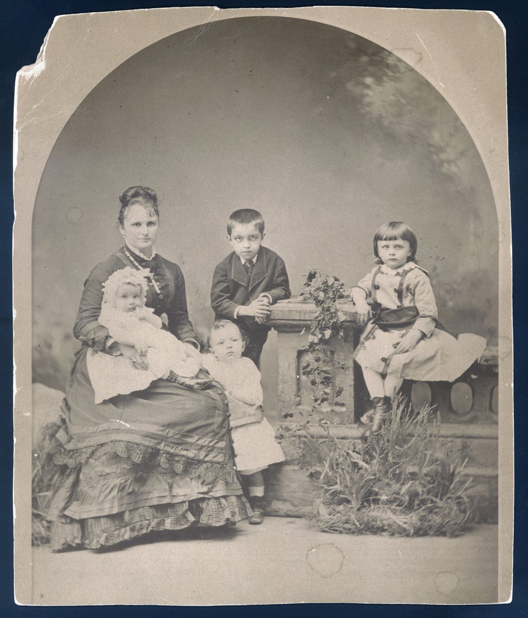 Kate Chopin avec ses fils Frederick, George, Jean et Oscar - Unknown