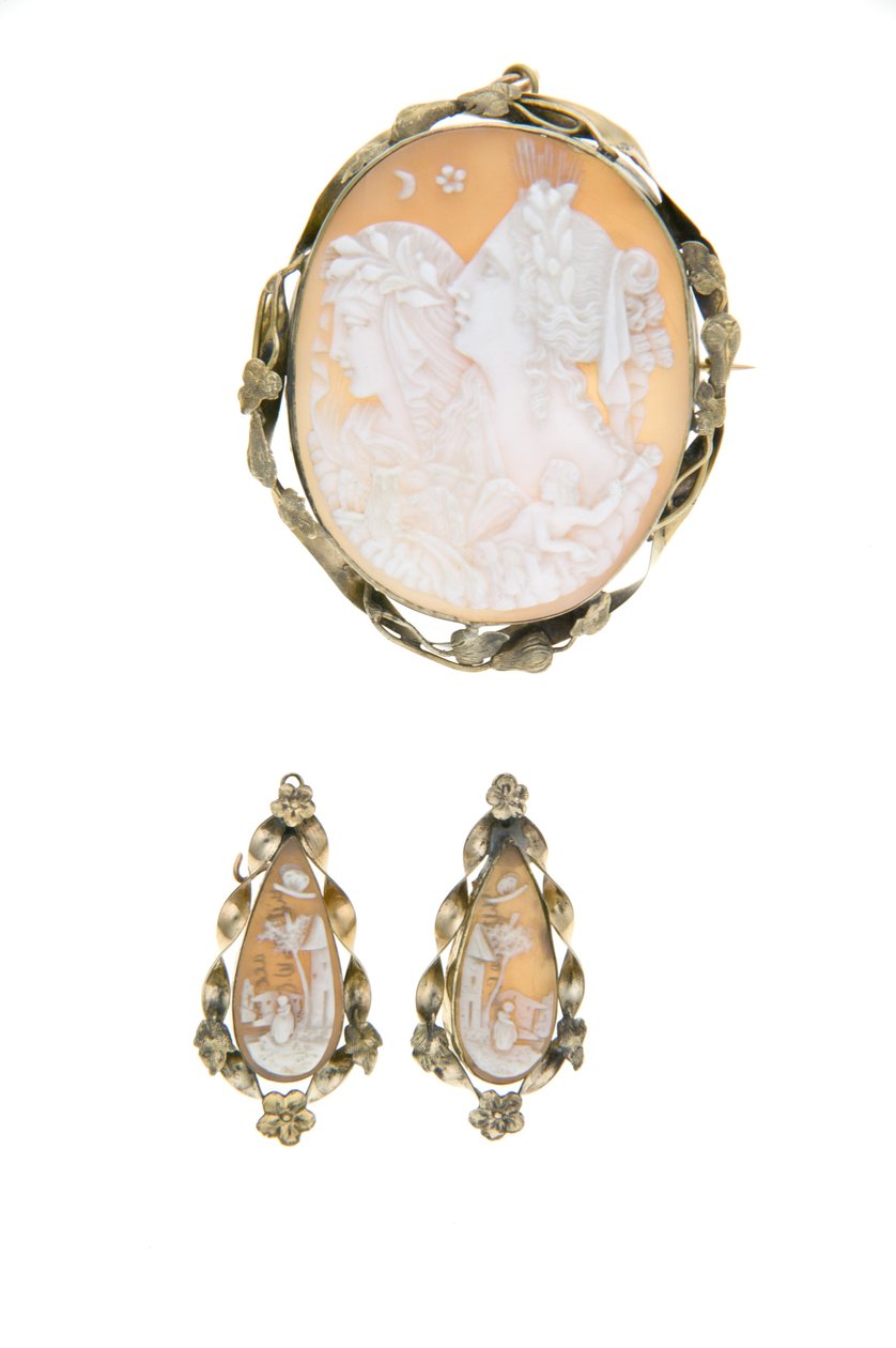 Broche et boucles d