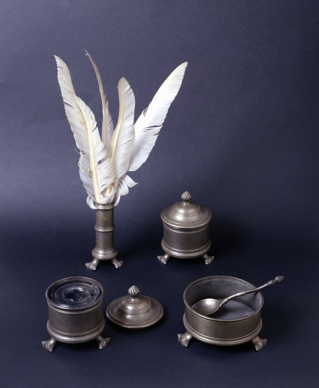 Nécessaire pour écrire en étain et plumes - Unknown artist