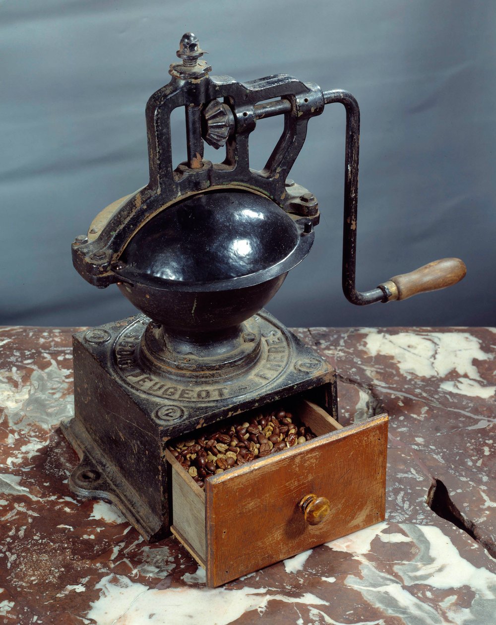 Moulin à café Peugeot du 19ème siècle - Unknown artist