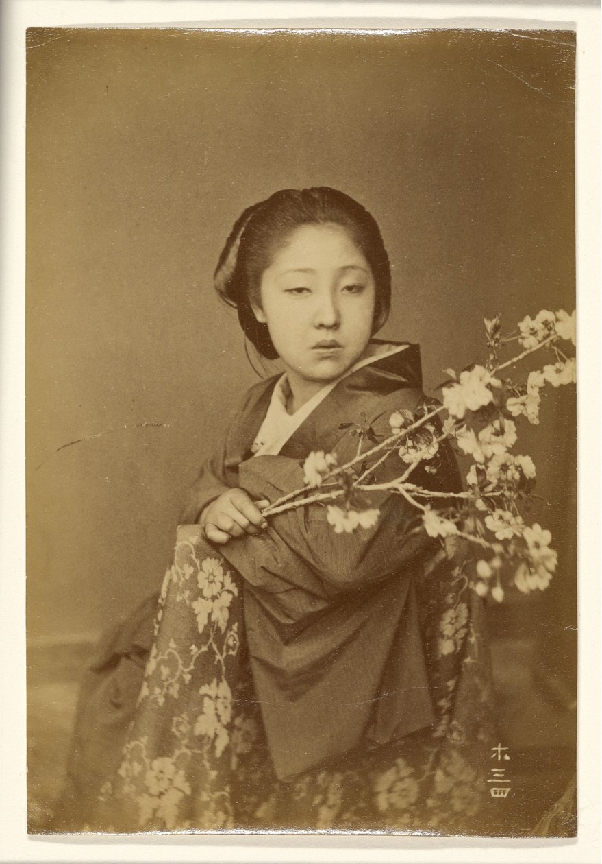 [Femme japonaise tenant une branche de prunus en fleur]. - Unknown artist
