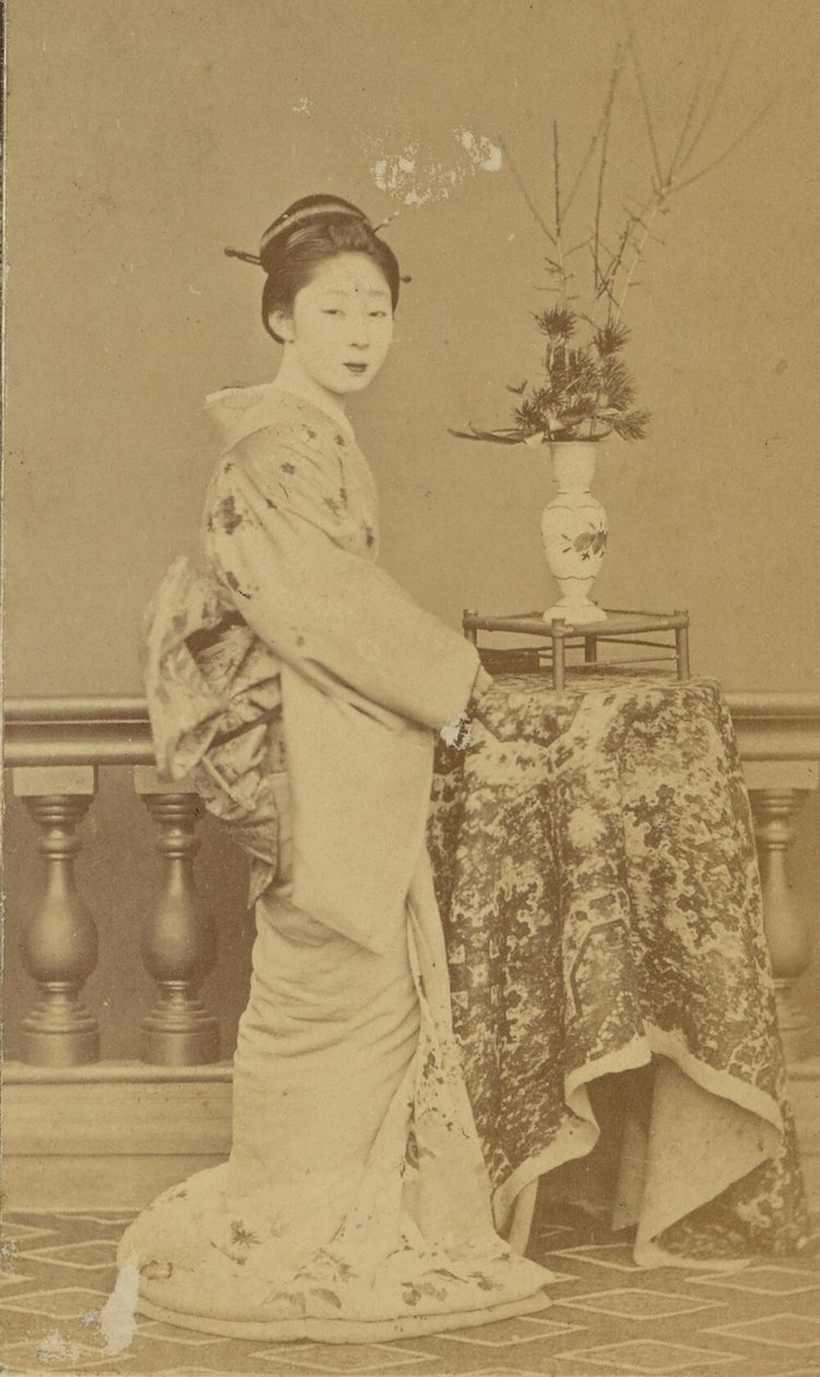 [Femme japonaise debout] - Unknown artist